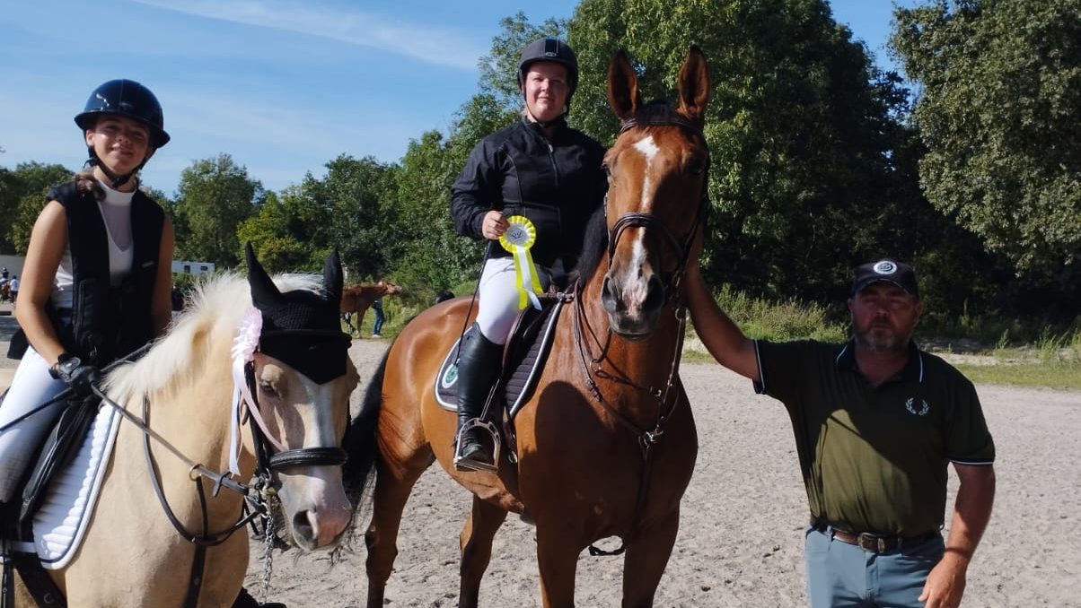 Carole et Thierry sont là pour vous accompagner dans les soins et l'entraînement de votre cheval, et ce travail est souvent récompensé par de très bons résultats en compétition
